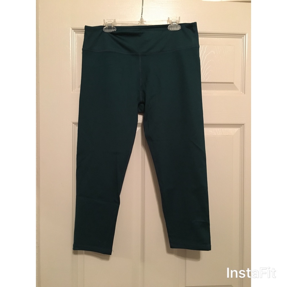 ❗️NWOT❗️ Fabletics Evergreen Cropped Leggings